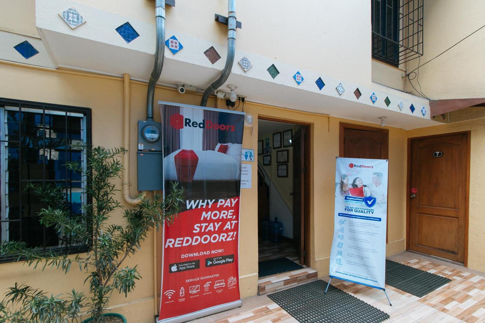 RedDoorz near PNR Espana Station Manila Esterno foto